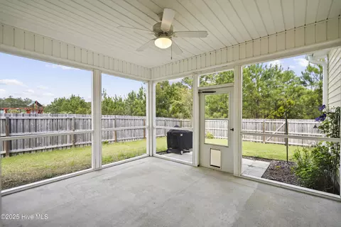 Exterior - 208 Bachmans Trl, Hampstead, NC 28443 photo 2 of 6