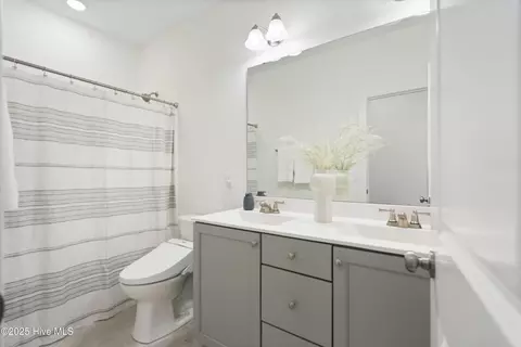 Bath - 208 Bachmans Trl, Hampstead, NC 28443 photo 2 of 4