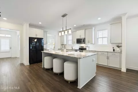 Kitchen - 208 Bachmans Trl, Hampstead, NC 28443 photo 2 of 5