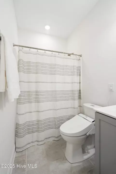 Bath - 208 Bachmans Trl, Hampstead, NC 28443 photo 3 of 4