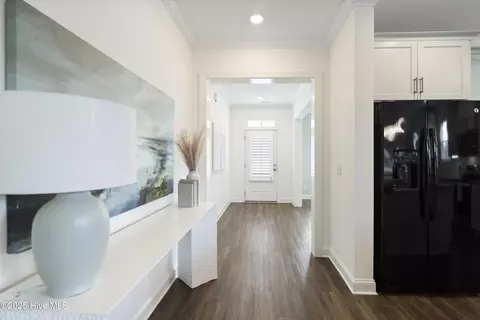 Entry Way - 208 Bachmans Trl, Hampstead, NC 28443 photo 2 of 5