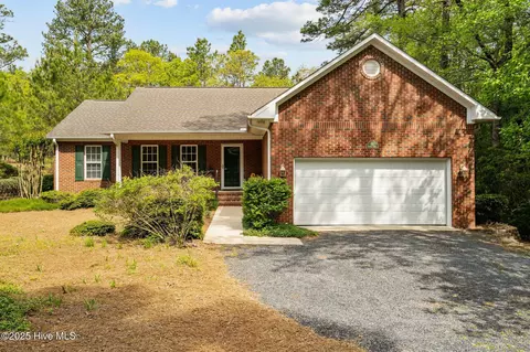 15 Garner Ln, Pinehurst, NC 28374