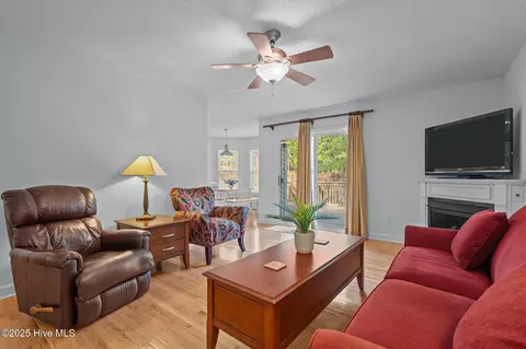 Living - 15 Garner Ln, Pinehurst, NC 28374 photo 2 of 3