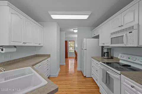 Kitchen - 15 Garner Ln, Pinehurst, NC 28374 photo 2 of 5