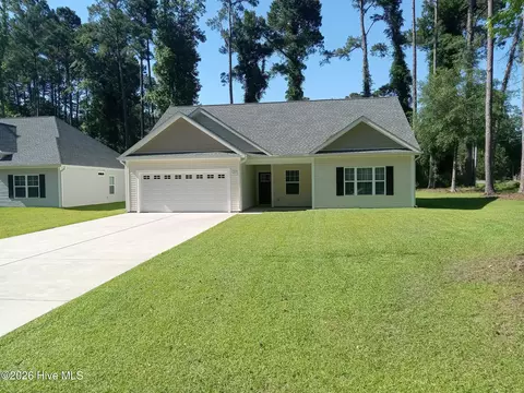 525 Vineland Dr, Whiteville, NC 28472