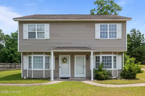 300 Lake Rd #B, Greenville, NC 27834