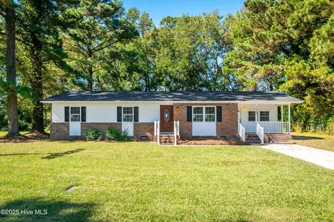 3894 Brooks Dr, Farmville, NC 27828