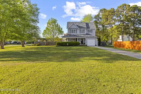 106 Hunt Dr, Hubert, NC 28539