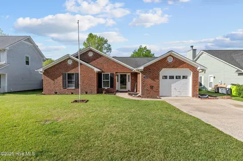 105 S Forest Dr, Havelock, NC 28532