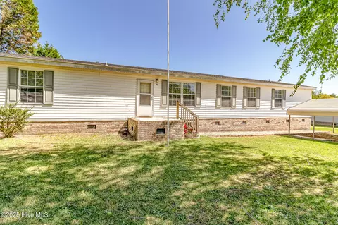 44 Wall St, Snow Hill, NC 28580