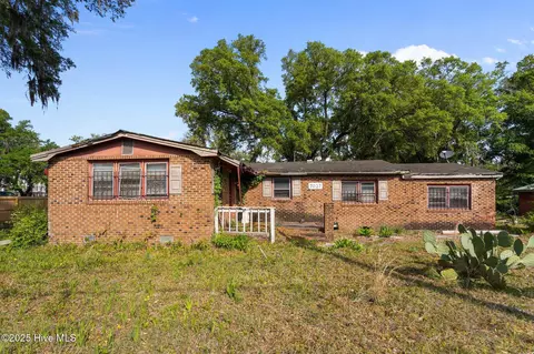 7037 Market St, Wilmington, NC 28411