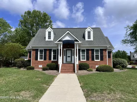 1515 Paramore Dr, Greenville, NC 27858