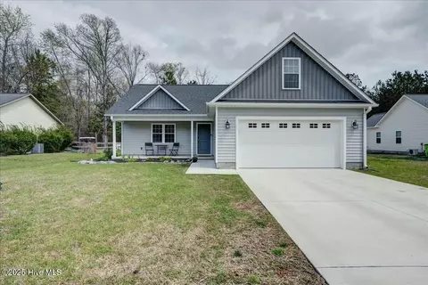 175 Oakley Dr, New Bern, NC 28560