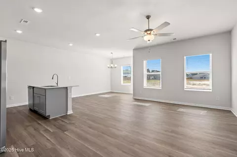 436 Cherokee Rd, Boiling Spring Lakes, NC 28461 photo 4