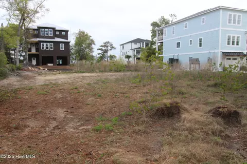 10510 Coast Guard Rd, Emerald Isle, NC 28594