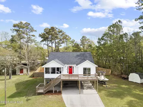 100 Barnacle Cir, Surf City, NC 28445