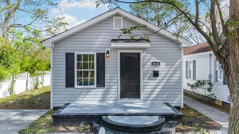 3623 S Walnut St, Farmville, NC 27828