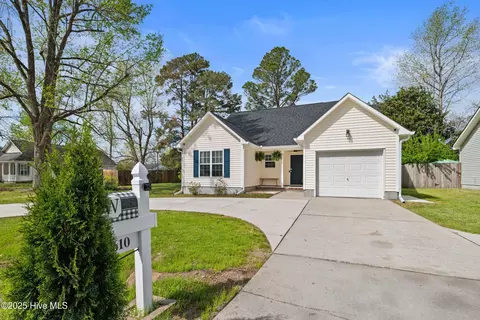 610 Mattocks Ave, Maysville, NC 28555