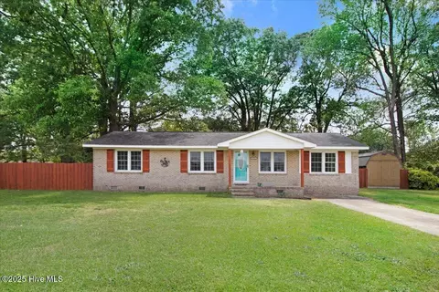 1975 Oakwood Dr, Kinston, NC 28504