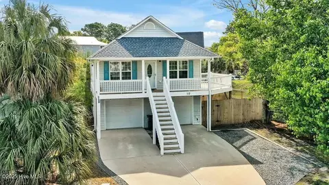 112 Palm Breeze Dr, Carolina Beach, NC 28428