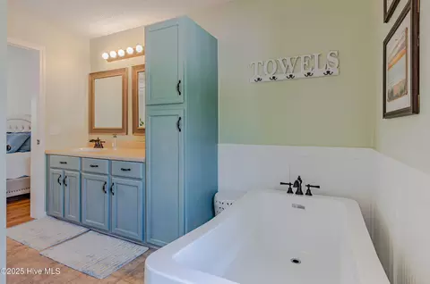 Bath - 169 Pearsons Ln, Hampstead, NC 28443 photo 4 of 10