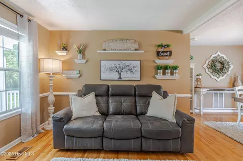 Living - 169 Pearsons Ln, Hampstead, NC 28443 photo 1 of 2