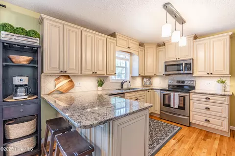 Kitchen - 169 Pearsons Ln, Hampstead, NC 28443 photo 3 of 7