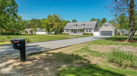 169 Pearsons Ln, Hampstead, NC 28443
