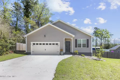 253 Morse Dr, Hubert, NC 28539