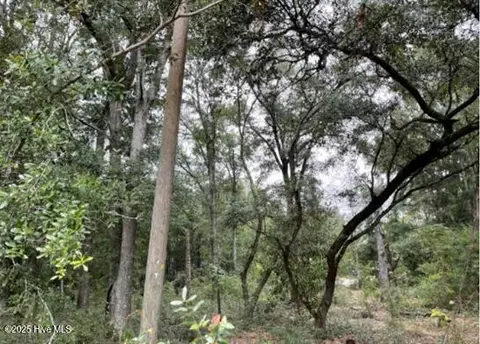 221 Flemington Rd, Wilmington, NC 28401