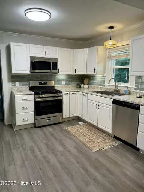 Kitchen - 109 Pineview St, Havelock, NC 28532 photo 2 of 6