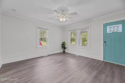 Living - 109 Pineview St, Havelock, NC 28532 photo 3 of 7