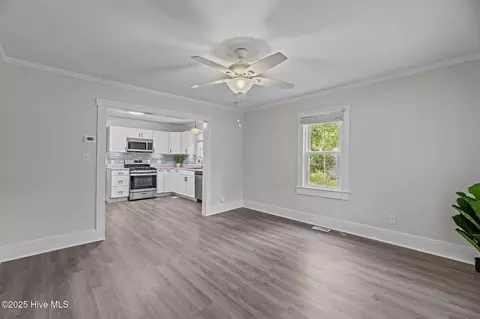 Living - 109 Pineview St, Havelock, NC 28532 photo 2 of 7