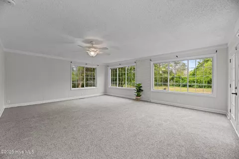 Living - 109 Pineview St, Havelock, NC 28532 photo 4 of 7
