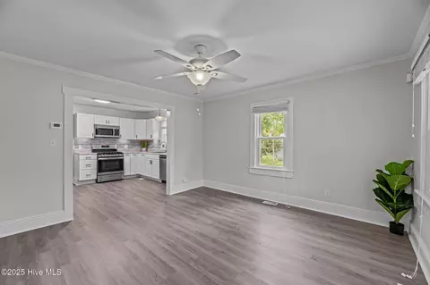 Living - 109 Pineview St, Havelock, NC 28532 photo 1 of 7
