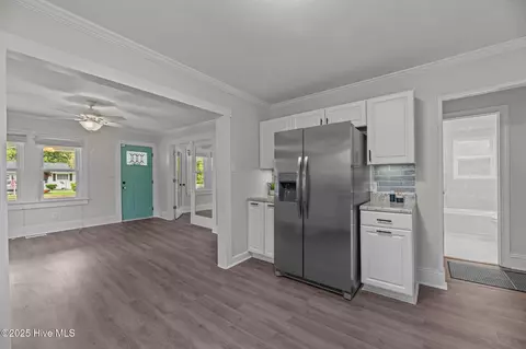 Entry Way - 109 Pineview St, Havelock, NC 28532 photo 1 of 1