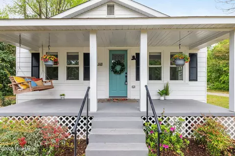 109 Pineview St, Havelock, NC 28532