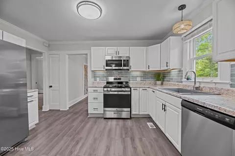 Kitchen - 109 Pineview St, Havelock, NC 28532 photo 3 of 6