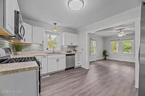 Kitchen - 109 Pineview St, Havelock, NC 28532 photo 4 of 6
