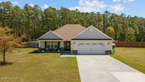 111 Apple Dr, Havelock, NC 28532