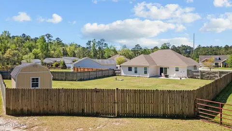 111 Apple Dr, Havelock, NC 28532 photo 2