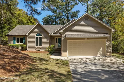 106 Live Oak Ct, Pine Knoll Shores, NC 28512
