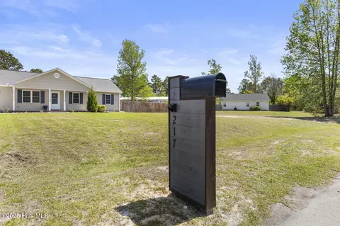 217 Michel Ct, Hubert, NC 28539 photo 5