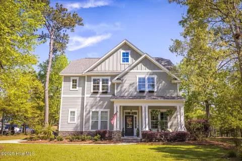 606 Center Dr, Hampstead, NC 28443