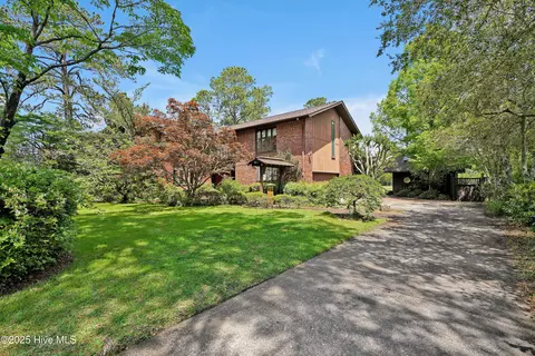 906 Robert E Lee Dr, Wilmington, NC 28412