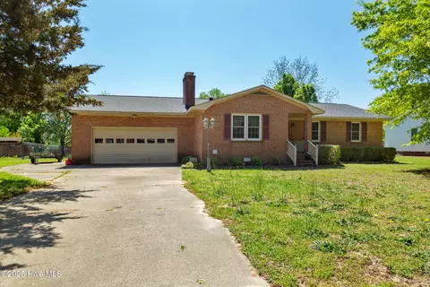 2485 Irvin Dr, Kinston, NC 28504