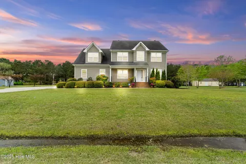 104 Creekside Dr, Moyock, NC 27958