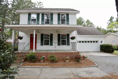 1510 Longleaf Dr E, Pinehurst, NC 28374