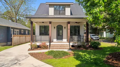225 W Vermont Ave, Southern Pines, NC 28387