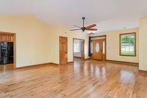 317 William Dr, Benson, NC 27504 photo 4